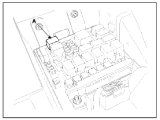 2. With the shift lever in N or P (A/T) or clutch pedal pressed (M/T), turn